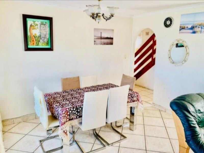 Charming 3 Bedroom Home with Modern Amenities - Photo 4