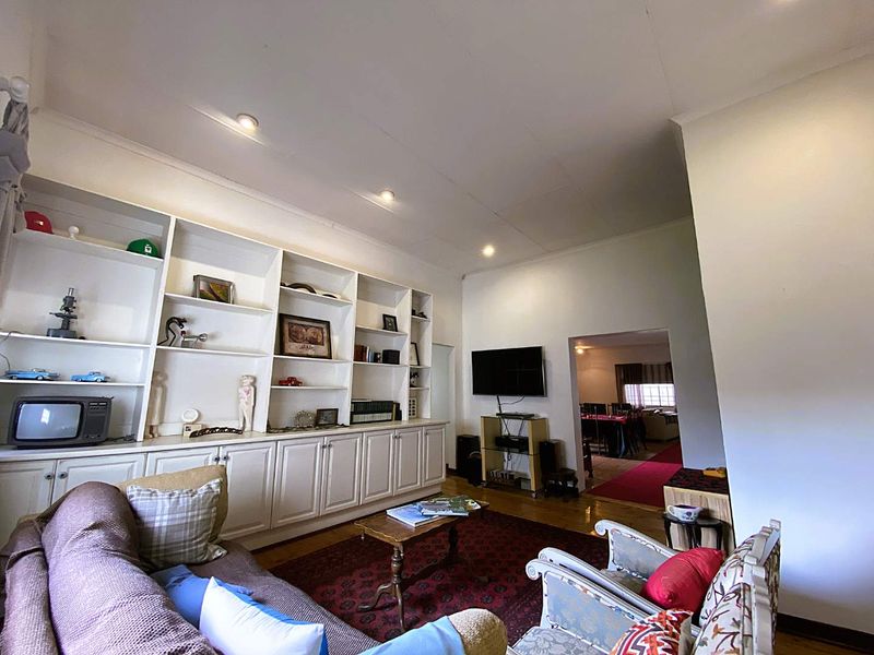 3-Bedroom, 3-Bathroom Family Home for Rent in Muckleneuk - Photo 7