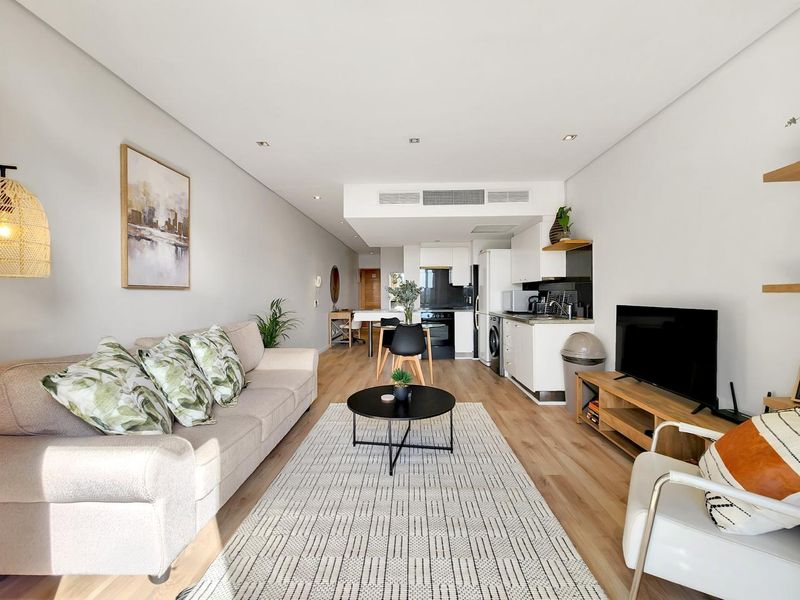 Urban Sophistication Meets Effortless Living in the Heart of De Waterkant - Photo 9