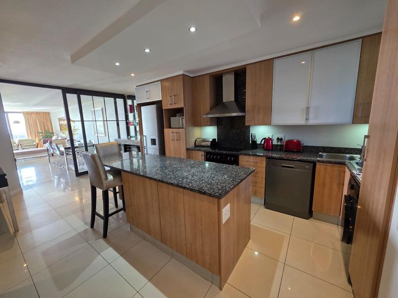 Fabulous Modern Upmarket Apartment. Available Immediately! - Photo 3
