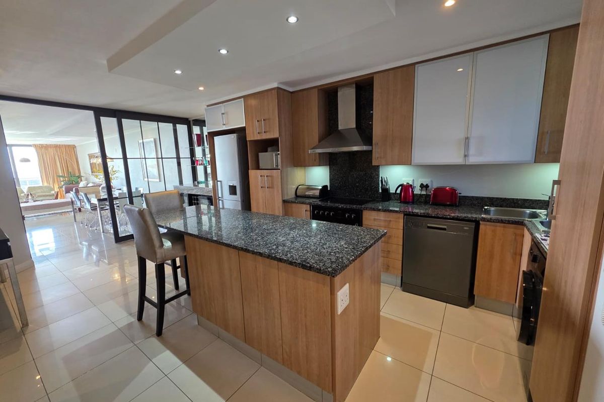 Fabulous Modern Upmarket Apartment. Available Immediately! - Photo 3