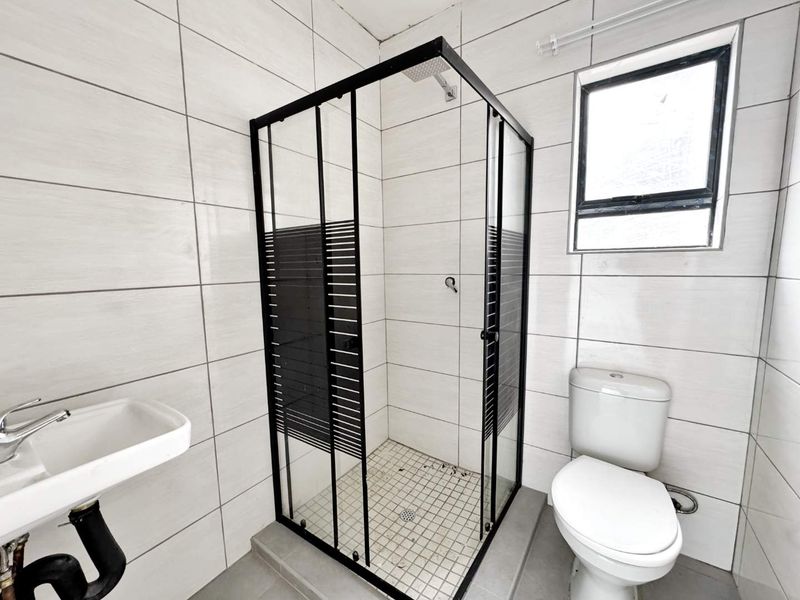 Modern Studio Apartment - Photo 7