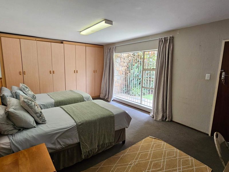 Spacious 5 Bedroom Family Home in Schoemansville Hartbeespoort - Photo 5