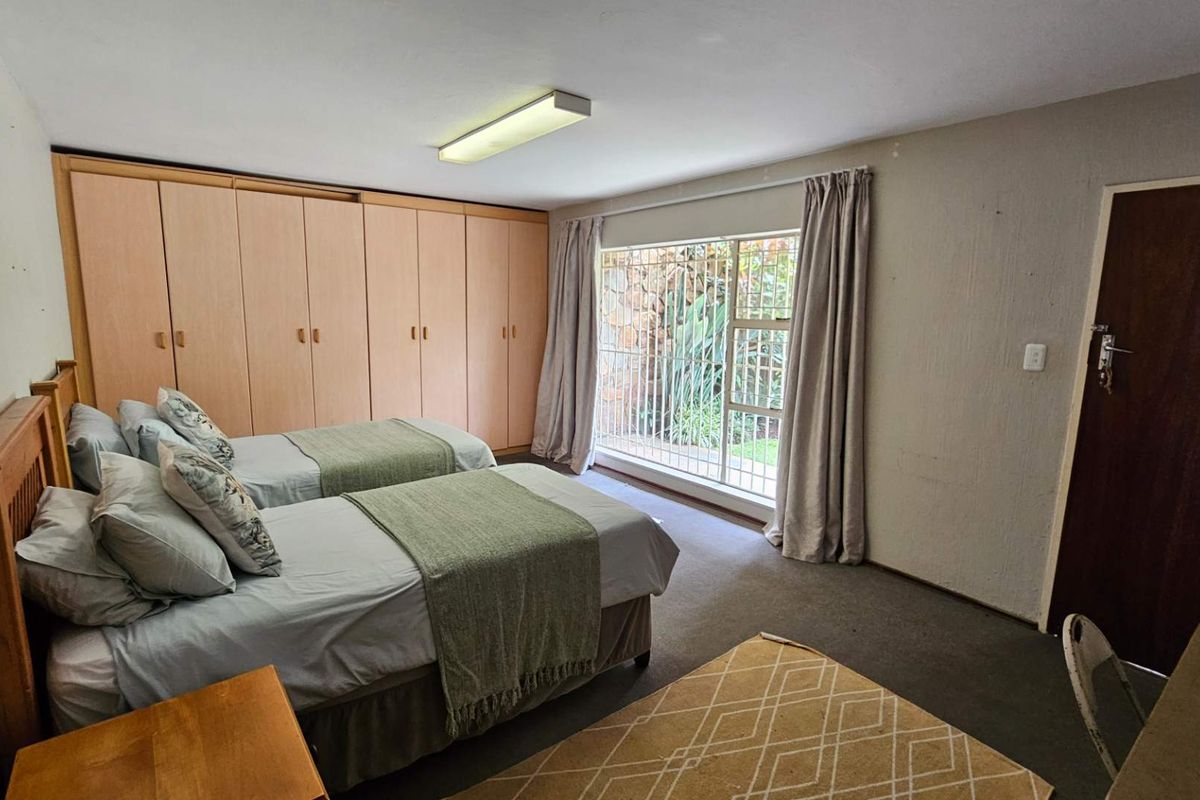 Spacious 5 Bedroom Family Home in Schoemansville Hartbeespoort - Photo 5