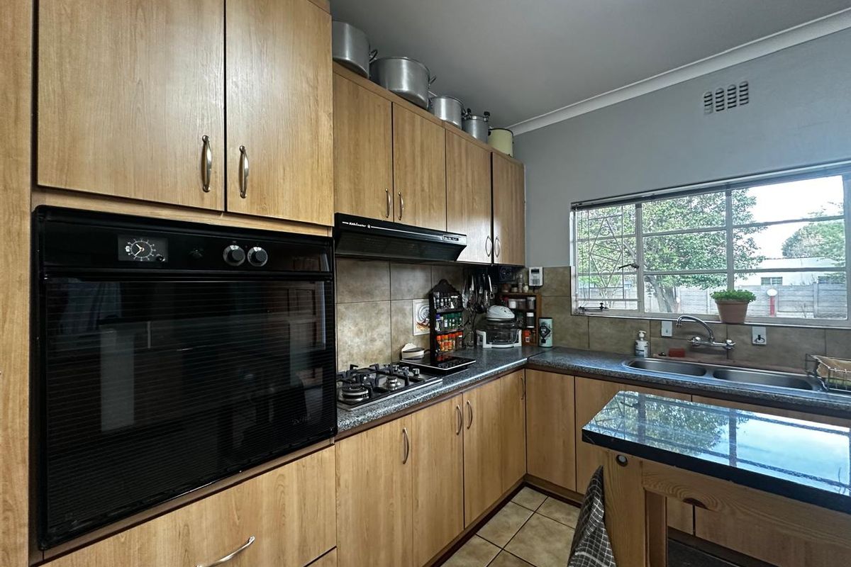 Dream Family Living in Bayswater - Photo 2