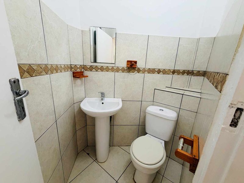 Hendra - Cozy 2 Bedroom Home  , newly renovated bathroom and Pet Friendly - Photo 8