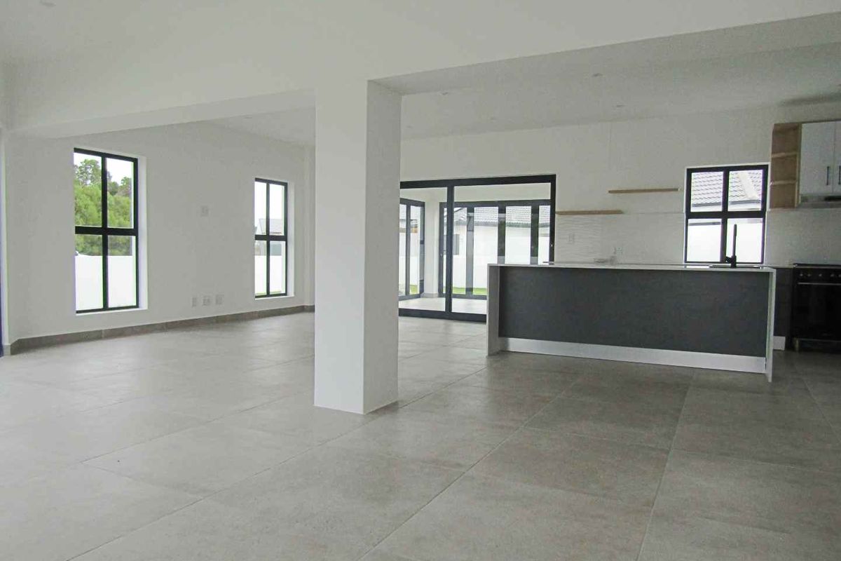 Costal three bedroom home with modern finishes - Photo 3