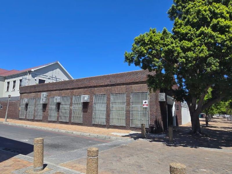 Room to rent at 159 Voortrekker Road with communal bathrooms and kitchens - Photo 2