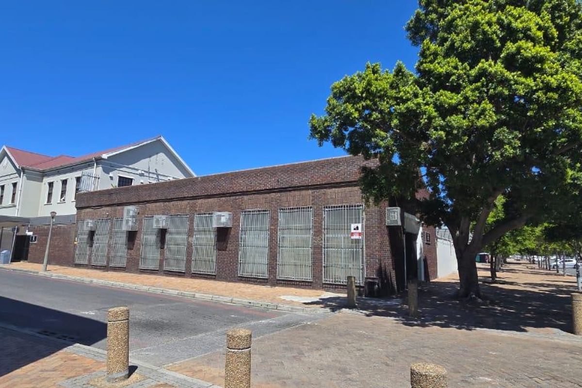 Room to rent at 159 Voortrekker Road with communal bathrooms and kitchens - Photo 2