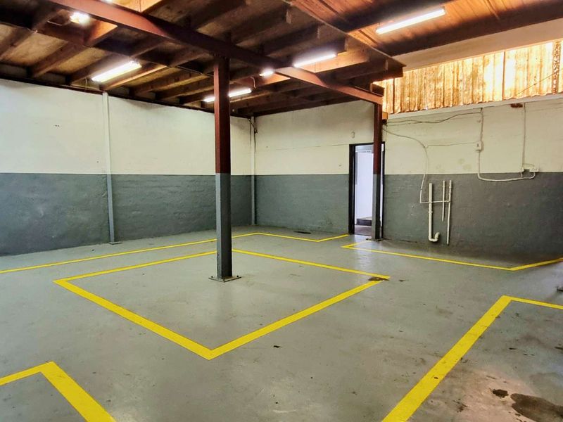 154m2 mini factory in Glen Anil with 3-phase power, airconditioned offices, fibre, and secure access. Ideal for hands-on SME operations. - Photo 2