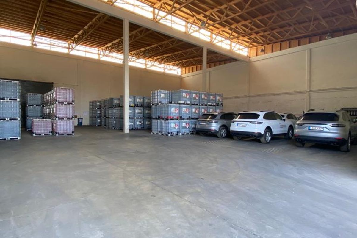 Walvis Bay harbour - Industrial facility with office building and 5 Warehouses - Photo 5