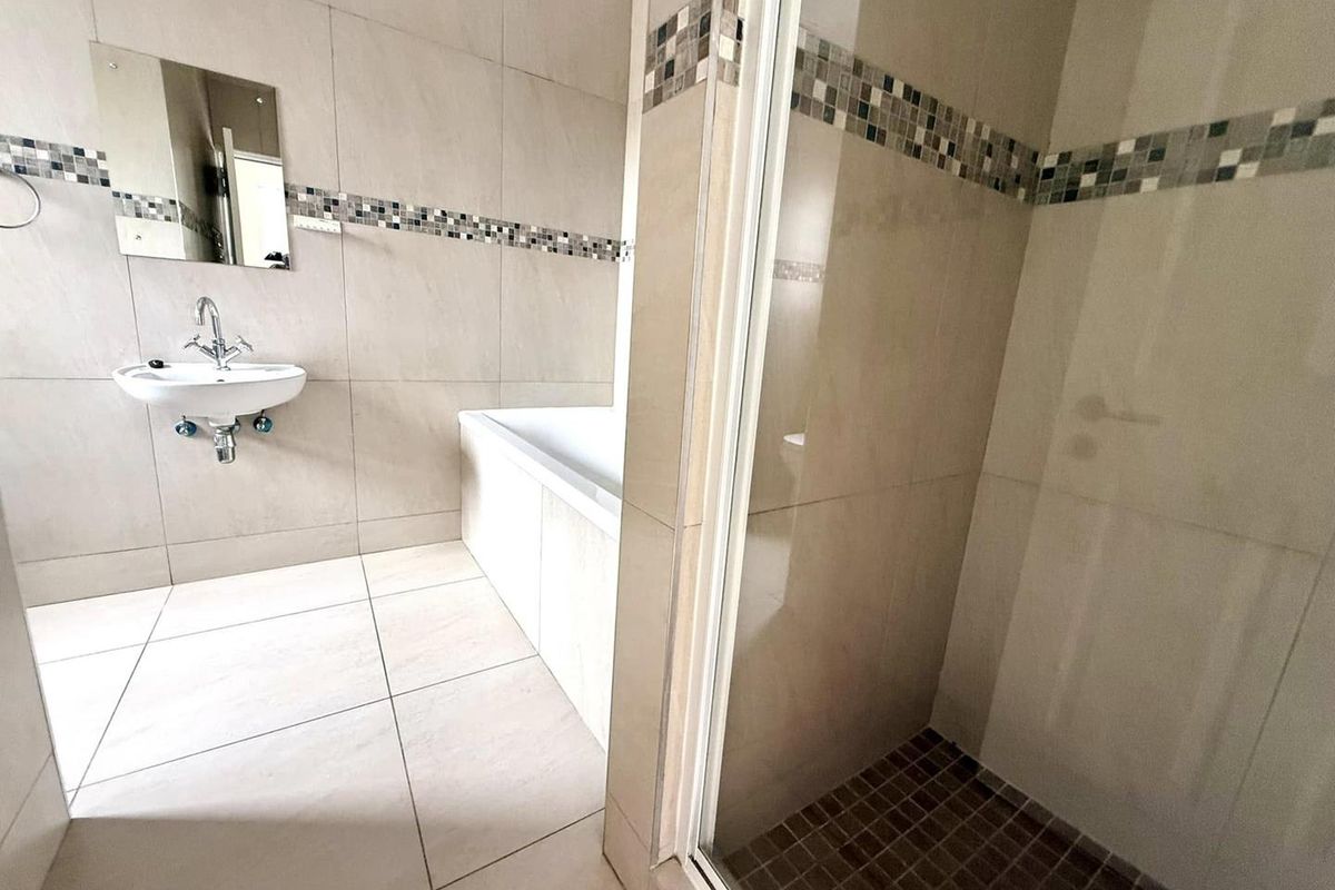 2 Bedroom Townhouse For Sale in Pionierspark Ext 1 - Photo 5