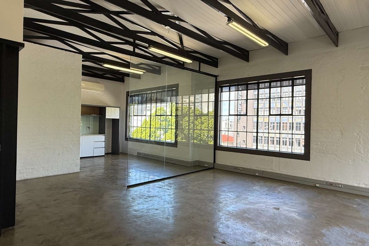 115m2 office with great natural light and views to let - Photo 4