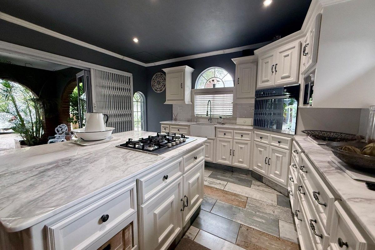 Beautiful 3 bedroom house with flat for sale in vryheid - Photo 2