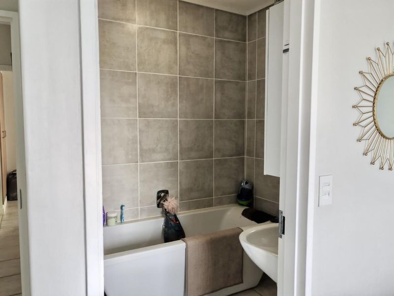 Stylish Modern Apartment For Sale! - Photo 7