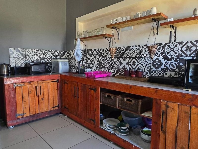 Coastal Charm: Furnished 2-Bedroom Home in Franskraal Cul-de-Sac - Photo 9