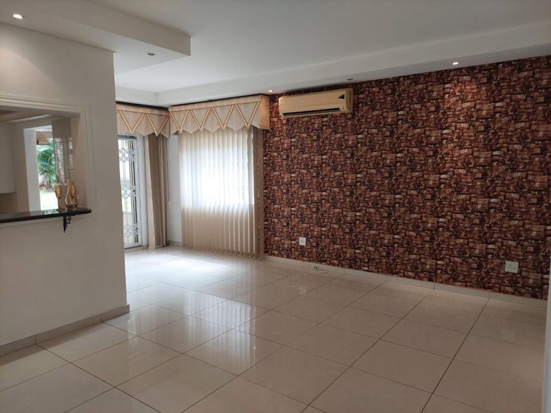 Stunning Family Home in Dove Crescent, Yellowwood Park - Photo 3
