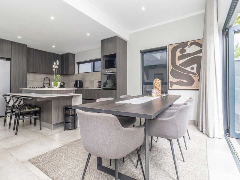 "Luxury Townhouse  - Modern living meets unmatched comfort!" - Photo 9