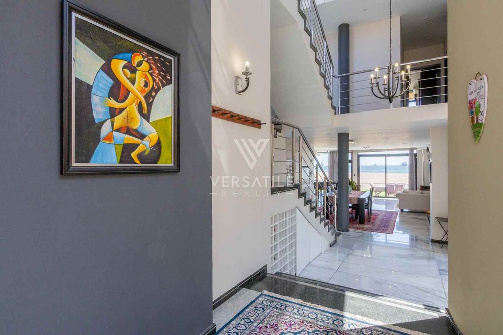 40 - Double volume reception area