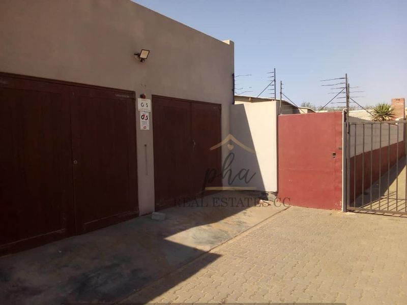 2 Bedroom House with 2 bedroom flat for sale in Walvis Bay selling for N$1 995 000.00 - Photo 5