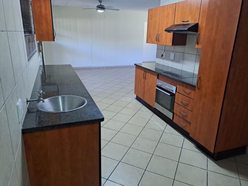 Modern 3-Bedroom Simplex with Courtyard in Richards Bay| Available August 15th - Photo 2