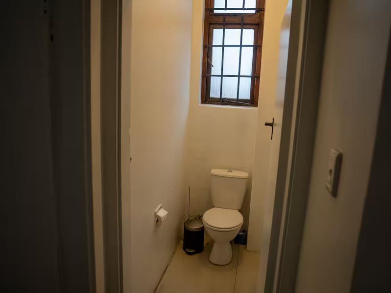Charming Room in Prime Location - Photo 7