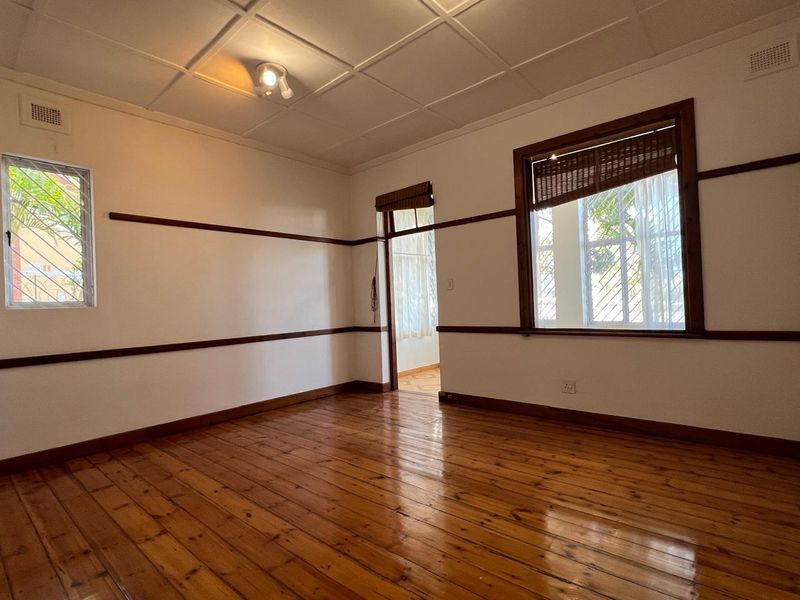 *Spacious and Bright Ground-Floor Apartment with Exclusive Garden** - Photo 7