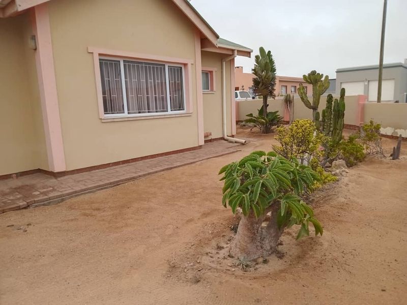 PERFECTLY LOCATED 3 BEDROOM HOUSE FOR SALE IN HENTIES BAY - SOUTH DUNE - Photo 9