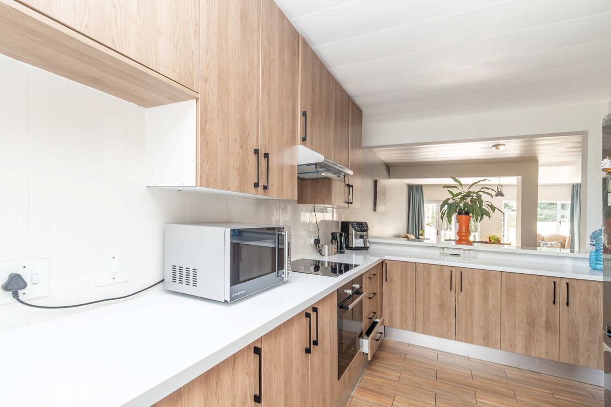 Seize This Gem: Stylish 2 Bedroom Duplex in Prime Quellerina! - Photo 5