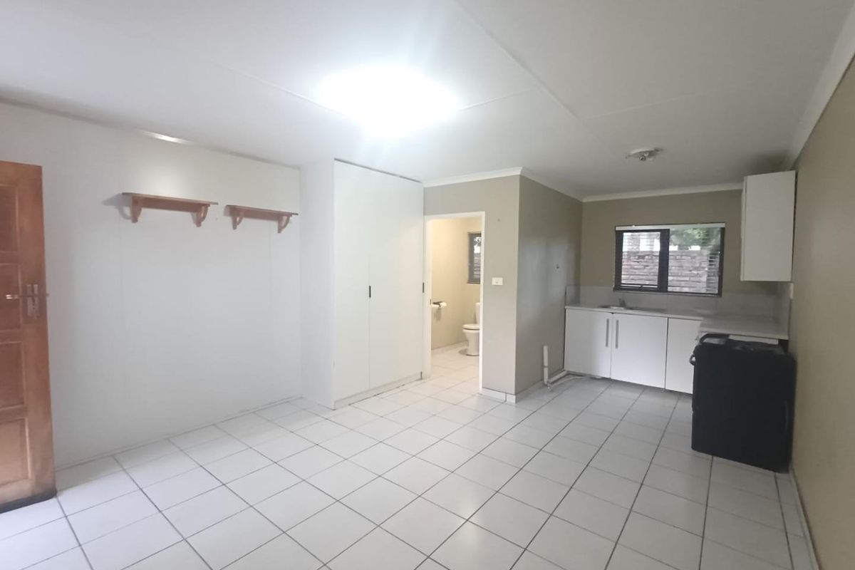 Charming Bachelor Cottage for Rent - Photo 4