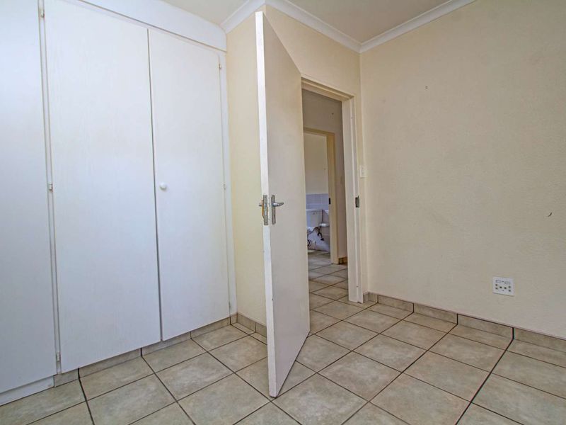 Move in ready - Photo 10