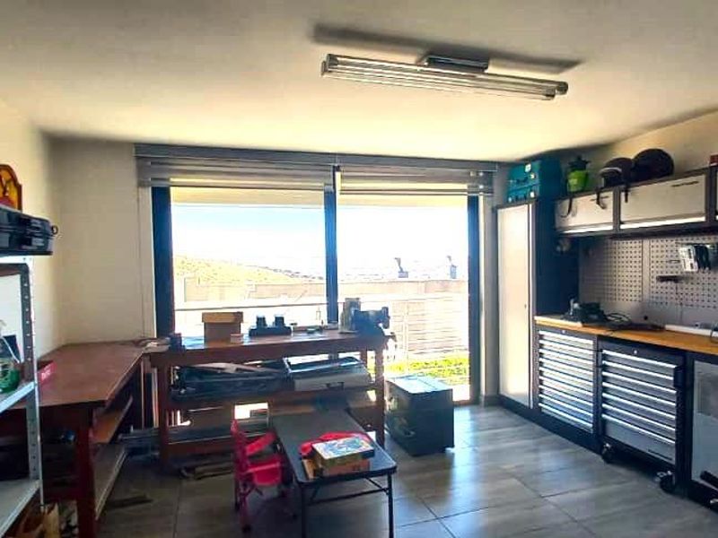 Modern Upmarket living on the Hill with 360' views over Windhoek - Photo 9