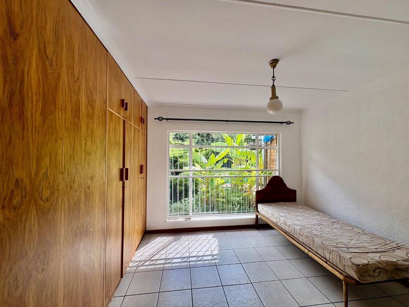 Well-located, well-kept family home with flat. - Photo 7