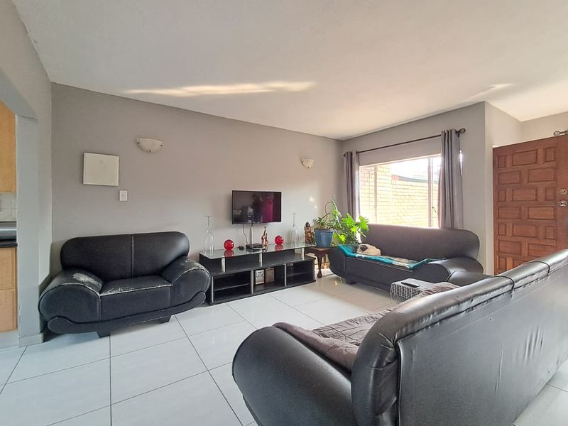 3 Bedroom Duplex for Sale in Brackenhurst - Photo 5