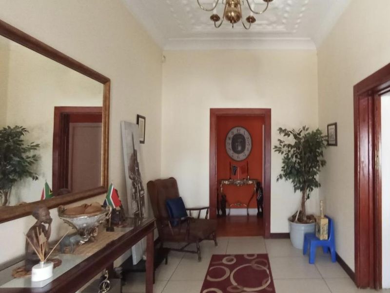 Charming 3-Bedroom Family Home with Pool, Garden, Flatlet & Double Garage - Photo 2