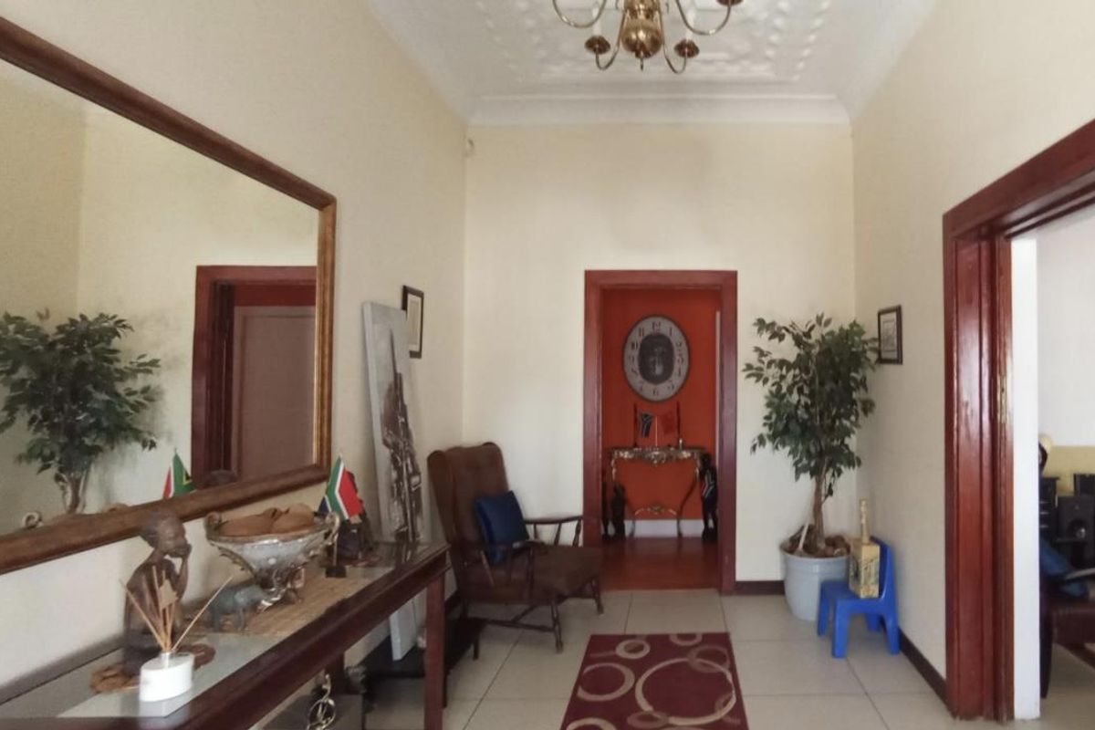 Charming 3-Bedroom Family Home with Pool, Garden, Flatlet & Double Garage - Photo 2