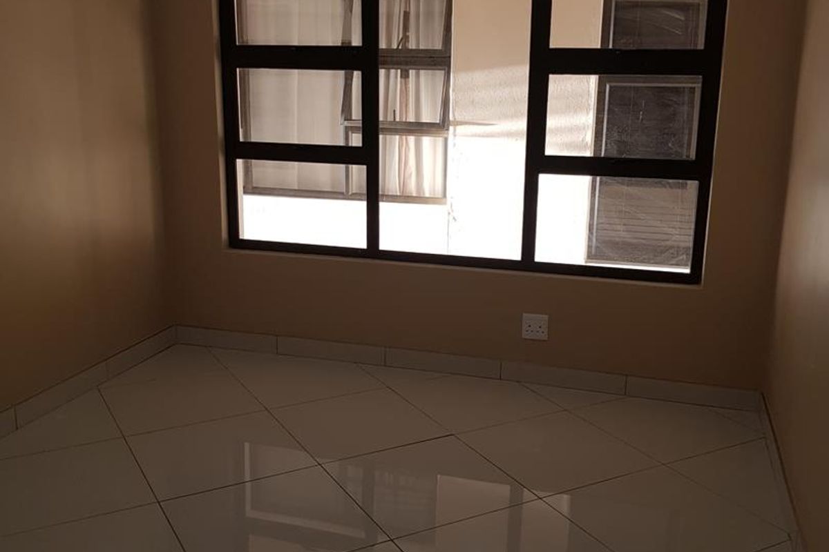 2 bedroom apartment for sale- Cimbebasia - Photo 4