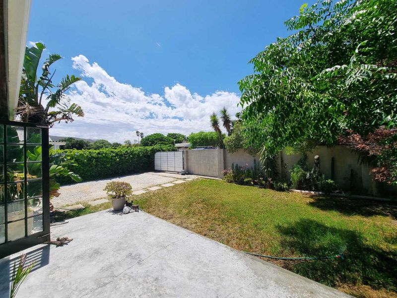 A Coastal Canvas: Where Vision Becomes Lifestyle - Photo 10