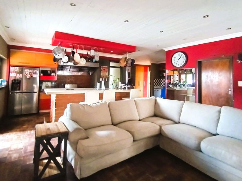 Versatile Home with 2 Flats: Family or Multiple Income Streams - Photo 7