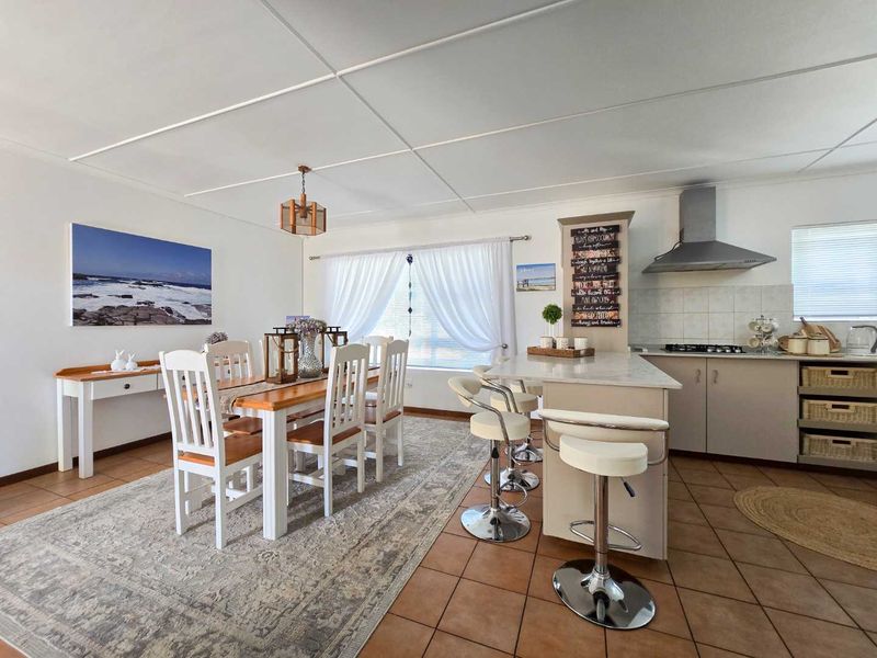 Neat family home for sale in Stilbaai-Wes. - Photo 2
