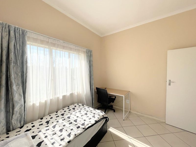 Spacious living, Prime location, Exceptional investment potential. - Photo 9