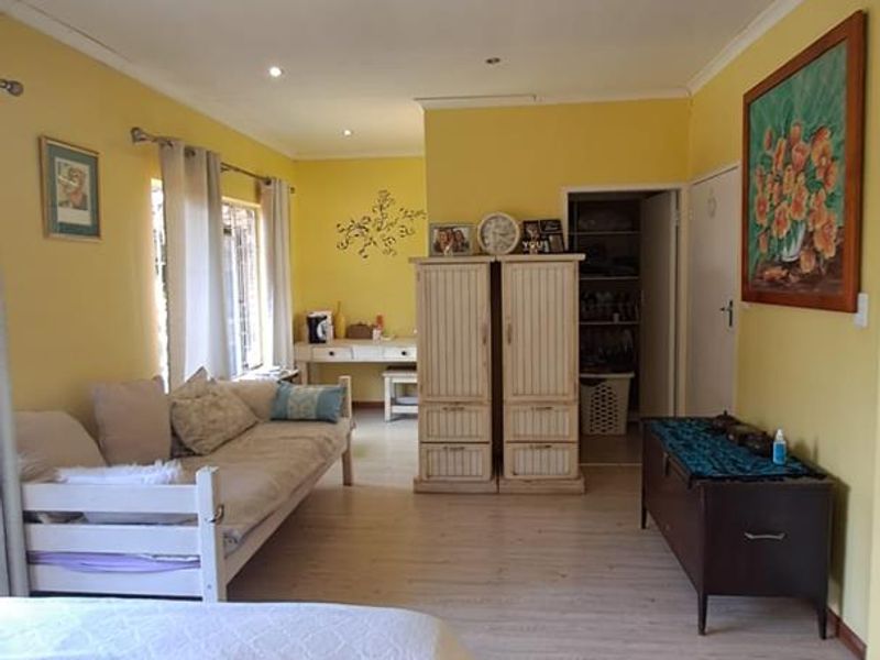 LOVELY 3 BEDROOM FAMILY HOUSE - Photo 9