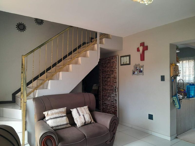 Full title 3 Bedroom Townhouse  in secure access controlled complex in nature estate - Photo 9