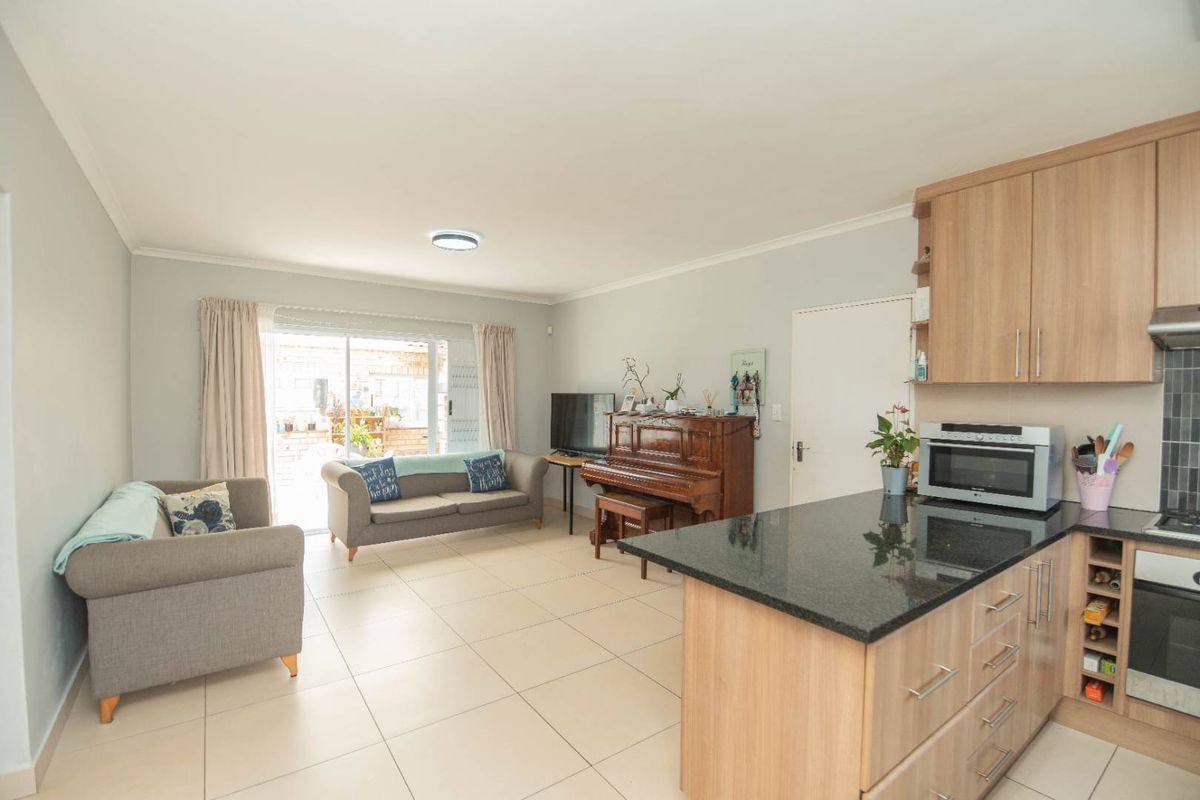 Charming and Low Maintenance - Photo 4