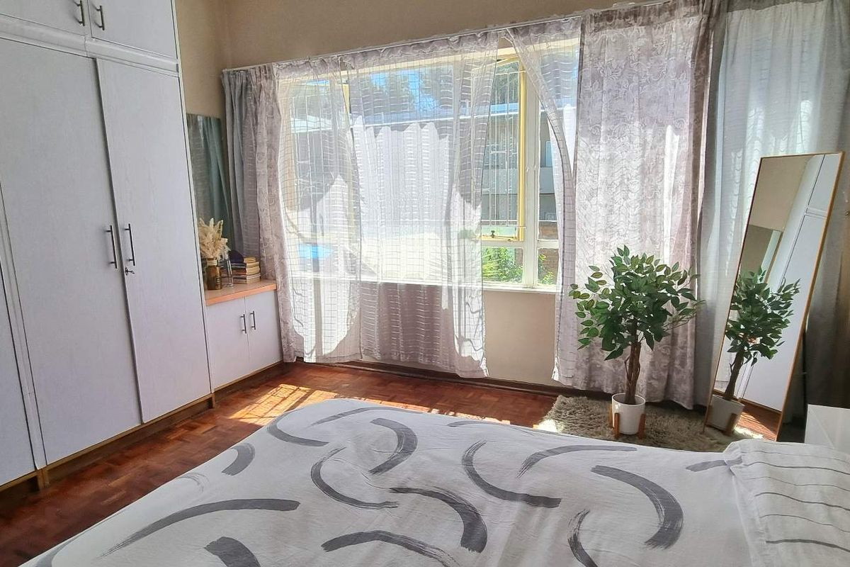 EXQUISITE RENOVATED UNIT! - Photo 4