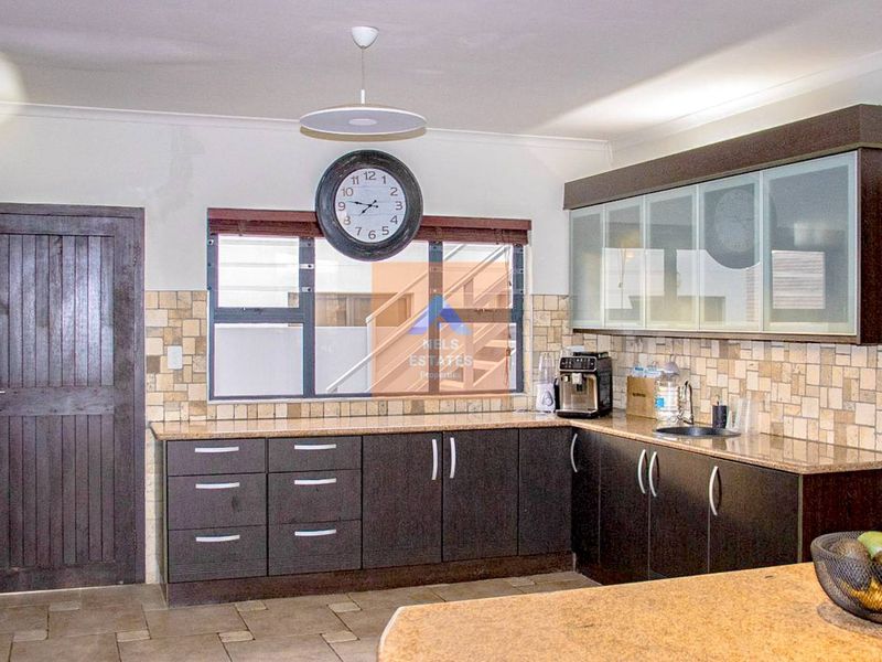 Stylish Home For Sale in Ocean View, Swakopmund - Photo 6