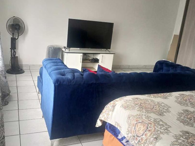 This ready to move in bachelor flat is now for sale in Pretoria west. - Photo 2