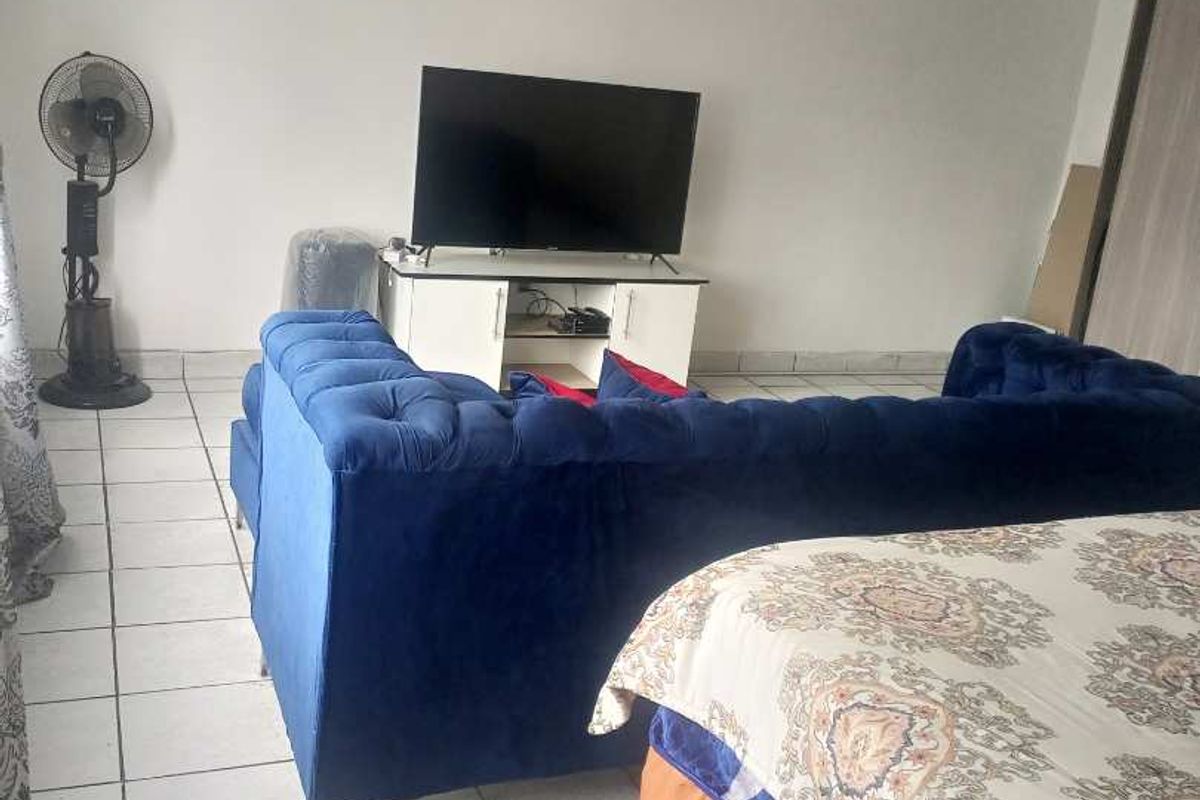 This ready to move in bachelor flat is now for sale in Pretoria west. - Photo 2