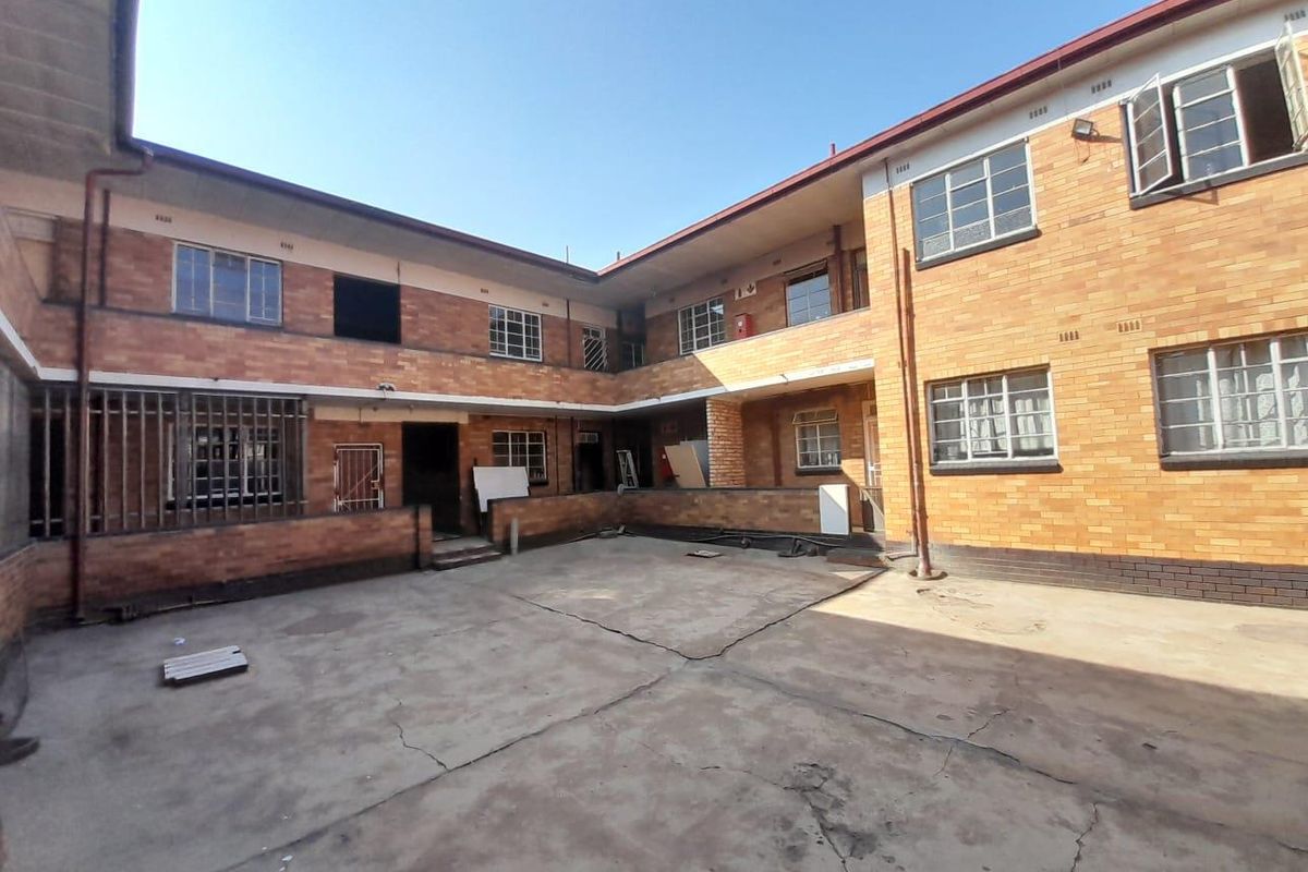 "Neat two bedroom apartment for sale" - Photo 4