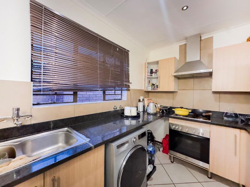 2 Bedroom Simplex with a Private Garden - Photo 10